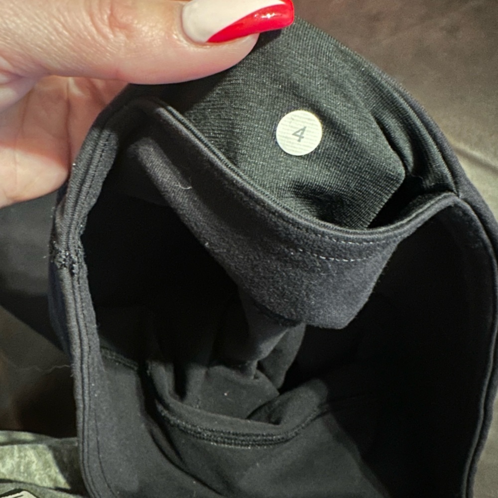 Lululemon crops - Picture 6 of 9